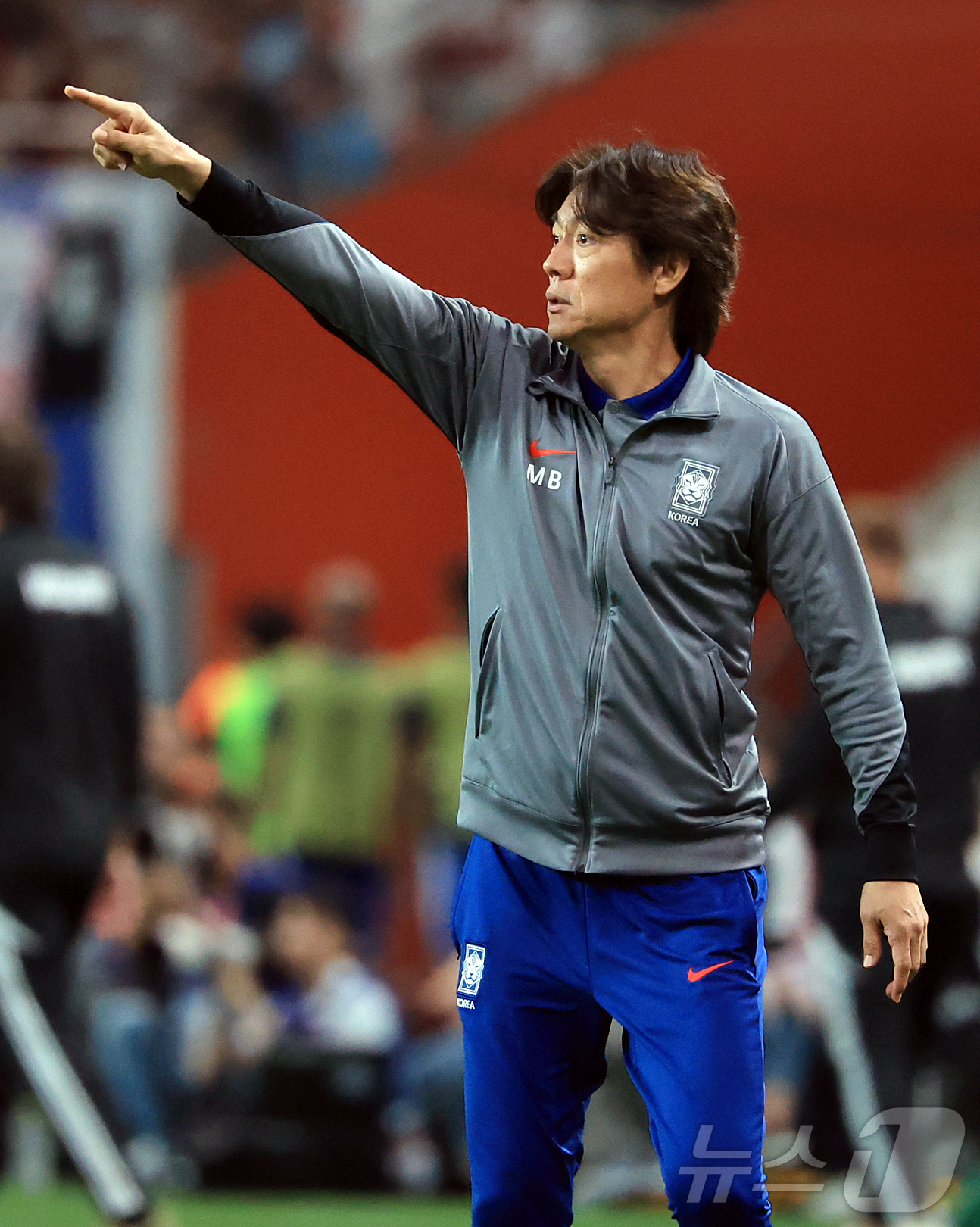 (서울=뉴스1) 김진환 기자 = 10일 오후 서울 마포구 상암동 서울월드컵경기장에서 열린 2026 국제축구연맹(FIFA) 북중미 월드컵 아시아 3차 예선 B조 10차전 대한민국과 …