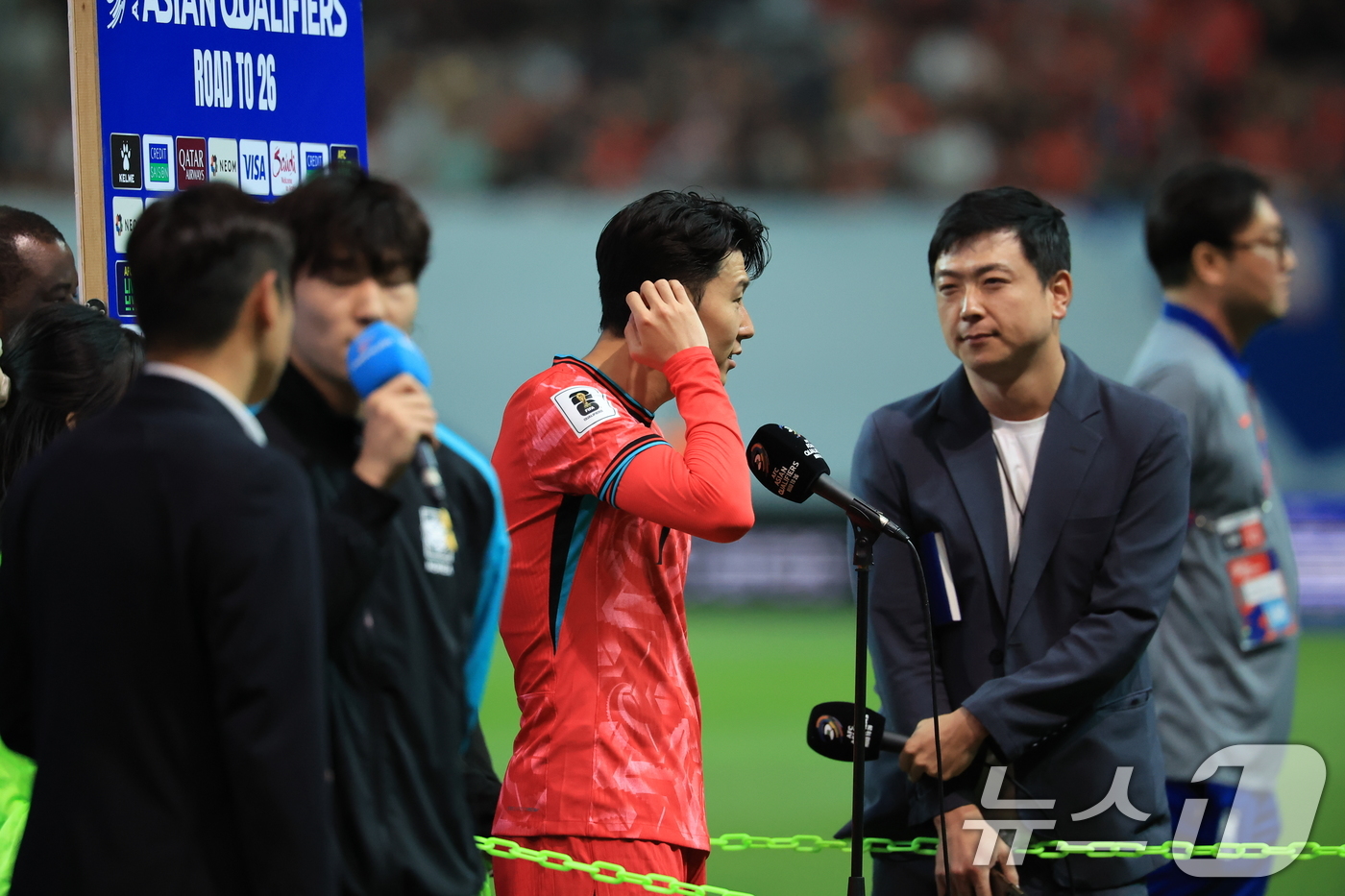 (서울=뉴스1) 김진환 기자 = 대한민국 축구대표팀 주장 손흥민이 10일 오후 서울 마포구 상암동 서울월드컵경기장에서 열린 2026 국제축구연맹(FIFA) 북중미 월드컵 아시아 3 …