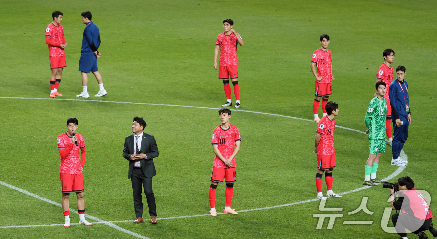 (서울=뉴스1) 이승배 기자 = 10일 오후 서울 마포구 상암동 서울월드컵경기장에서 열린 2026 국제축구연맹(FIFA) 북중미 월드컵 아시아 3차 예선 B조 10차전 대한민국과 …