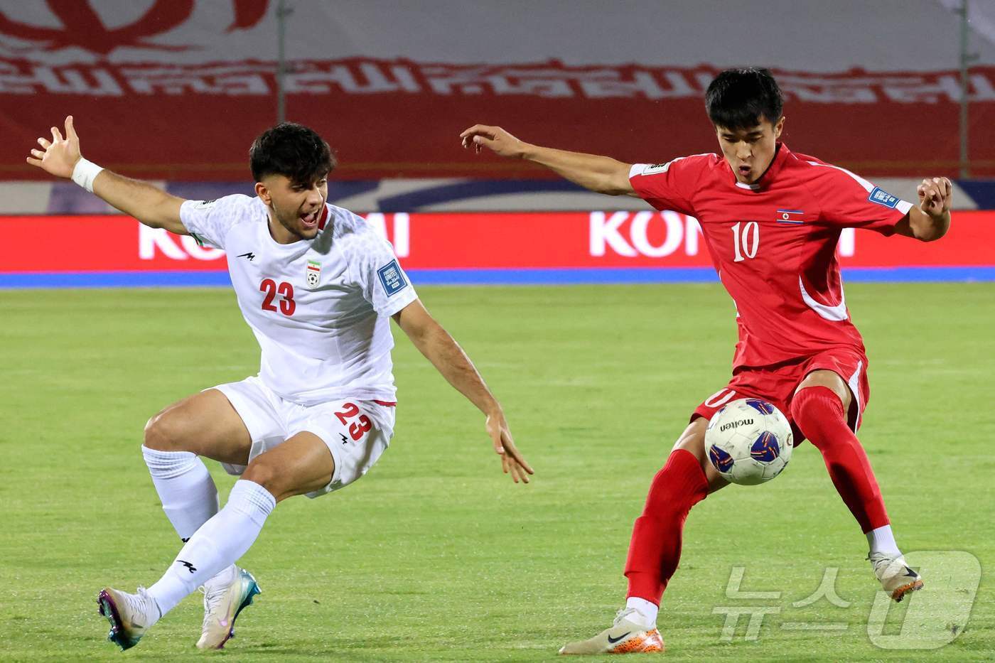 본문 이미지 - 북한은 11일&#40;한국시간&#41; 열린 2026 북중미 월드컵 아시아 3차 예선 최종전에서 이란에 0-3으로 크게 졌다. ⓒ AFP=뉴스1