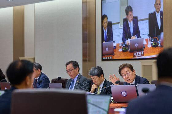 李대통령 "주식시장서 장난치면 패가망신 확실히 보여줄 것"(종합)
