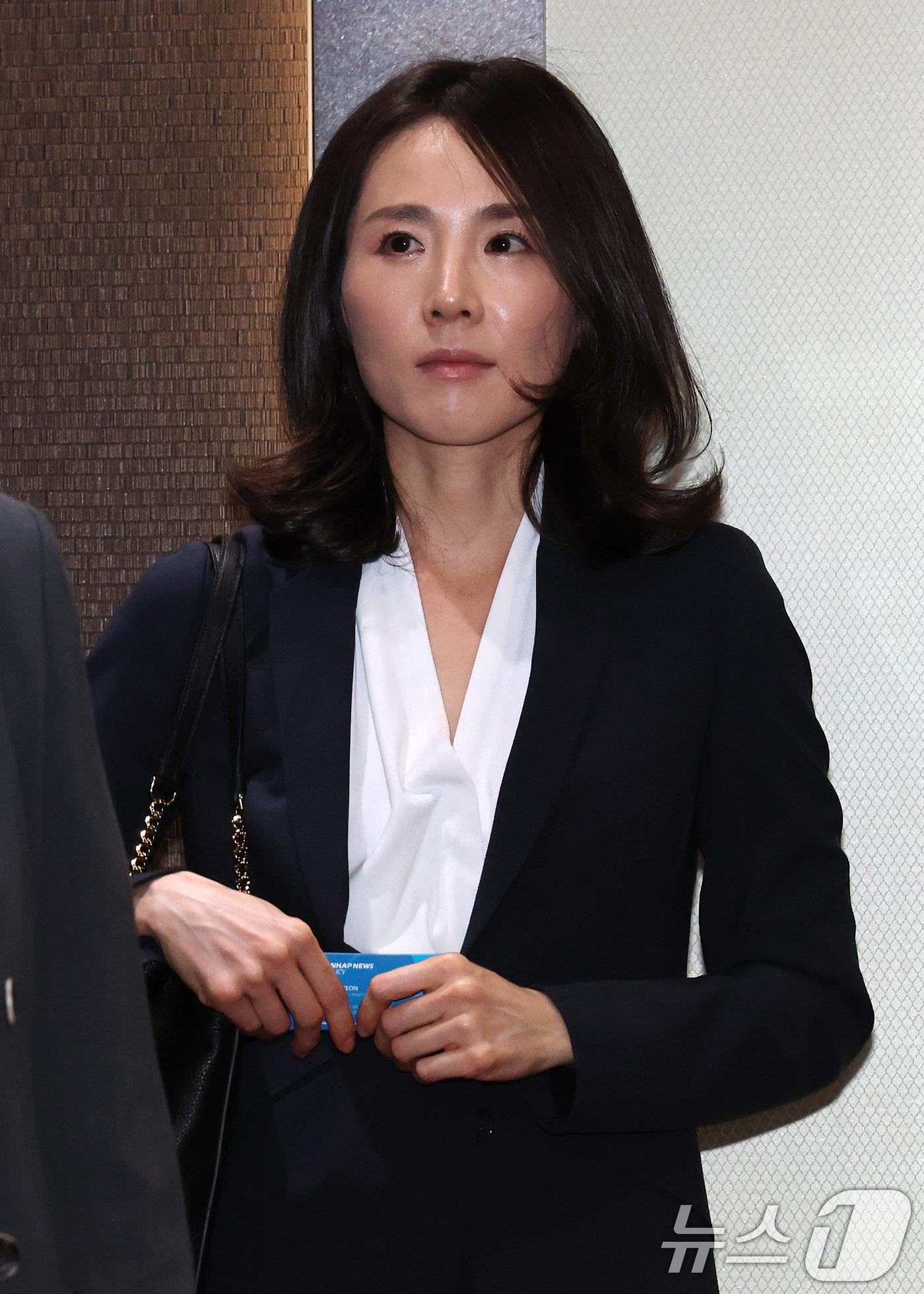 (서울=뉴스1) 임세영 기자 = 김진아 외교부 2차관이 11일 오전 서울 종로구 외교부 청사로 출근하고 있다. 2025.6.11/뉴스1