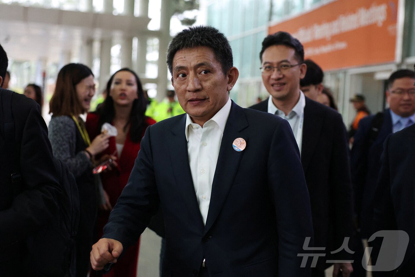 본문 이미지 - 리청강 중국 상무부 부부장이 2025년 5월 16일 한국 제주도 서귀포에서 열린 APEC 무역장관 회의 장소를 떠나고 있다. 2025.5.16 ⓒ 로이터=뉴스1 ⓒ News1 강민경 기자