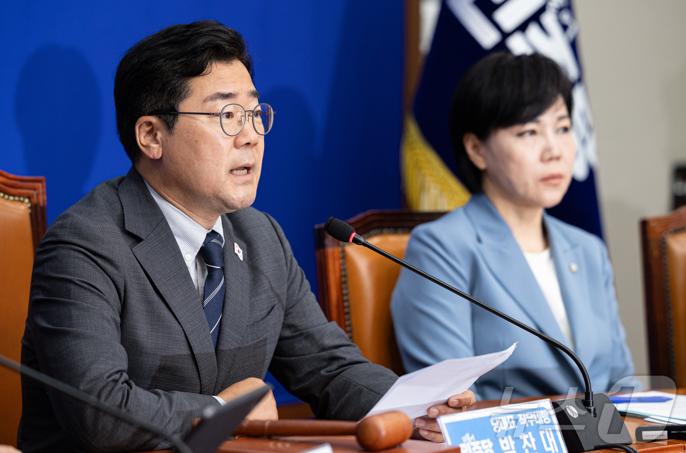 (서울=뉴스1) 이재명 기자 = 박찬대 더불어민주당 대표 직무대행 겸 원내대표가 11일 오전 서울 여의도 국회에서 열린 최고위원회의에서 발언을 하고 있다. 2025.6.11/뉴스1 …