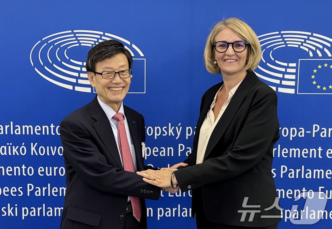 (서울=뉴스1) 이연주 기자 = 한국무역협회는 윤진식 회장이 지난 10일까지 벨기에 브뤼셀을 방문해 對EU 통상 아웃리치 활동을 전개했다고 11일 밝혔다.윤진식 한국무역협회 회장이 …