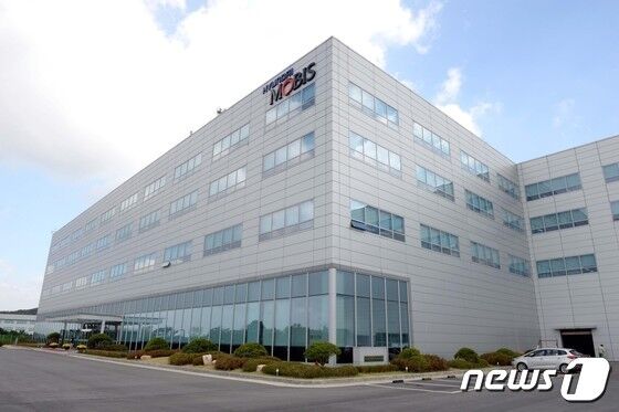 "후방 추돌 위험 땐 스스로 가속"…현대모비스, 신기술 개발