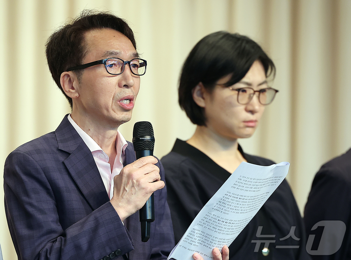 (서울=뉴스1) 김진환 기자 = 김성주 한국중증질환연합회 대표가 11일 오전 서울 중구 명동 YWCA에서 열린 ‘더나은 의료시스템을 함께 만들어 나가는 의료소비자-공급자 공동행동 …