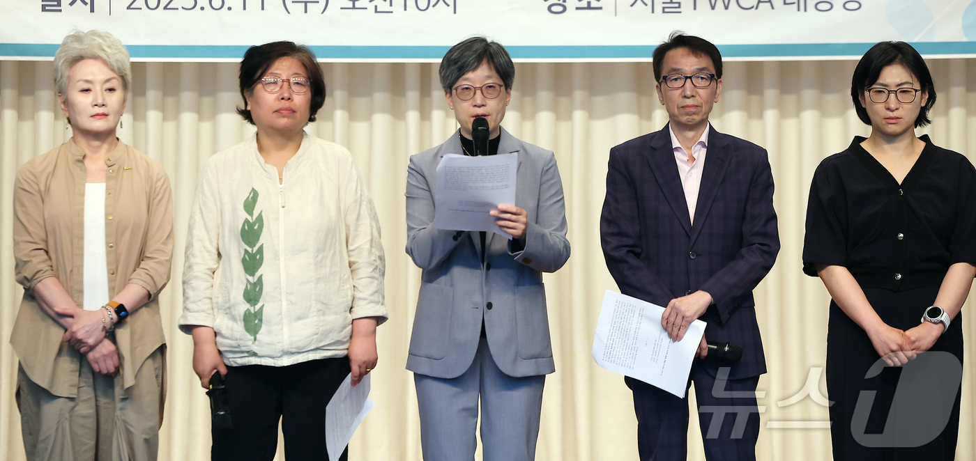 (서울=뉴스1) 김진환 기자 = 강희경 서울의대 소아과학교실 교수가 11일 오전 서울 중구 명동 YWCA에서 열린 ‘더나은 의료시스템을 함께 만들어 나가는 의료소비자-공급자 공동행 …