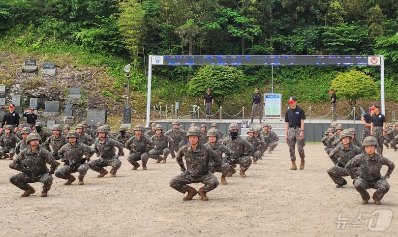 본문 이미지 - 국군간호사관학교 3학년 생도들이지난 9일부터  13일까지 전남 화순군 동복유격훈련장에서 유격훈련을 받고 있다. &#40;국군간호사관학교 제공. 재판매 및 DB 금지&#41; 2025.6.11/뉴스1 ⓒ News1 김기태 기자