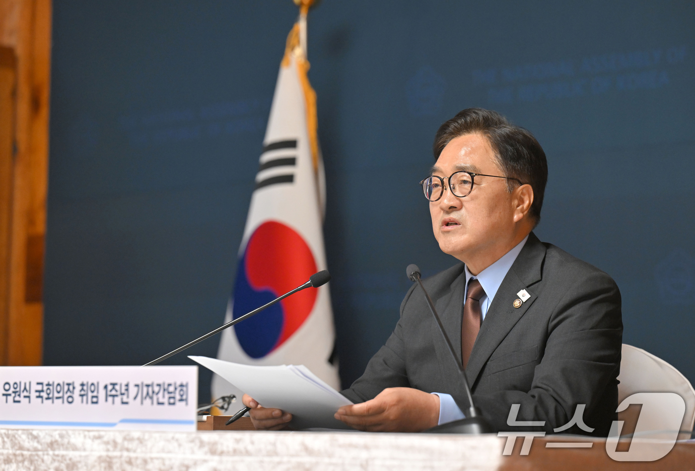 (서울=뉴스1) 국회사진기자단 = 우원식 국회의장이 11일 서울 여의도 국회 사랑재에서 열린 취임 1주년 기자간담회에서 발언하고 있다. 2025.6.11/뉴스1