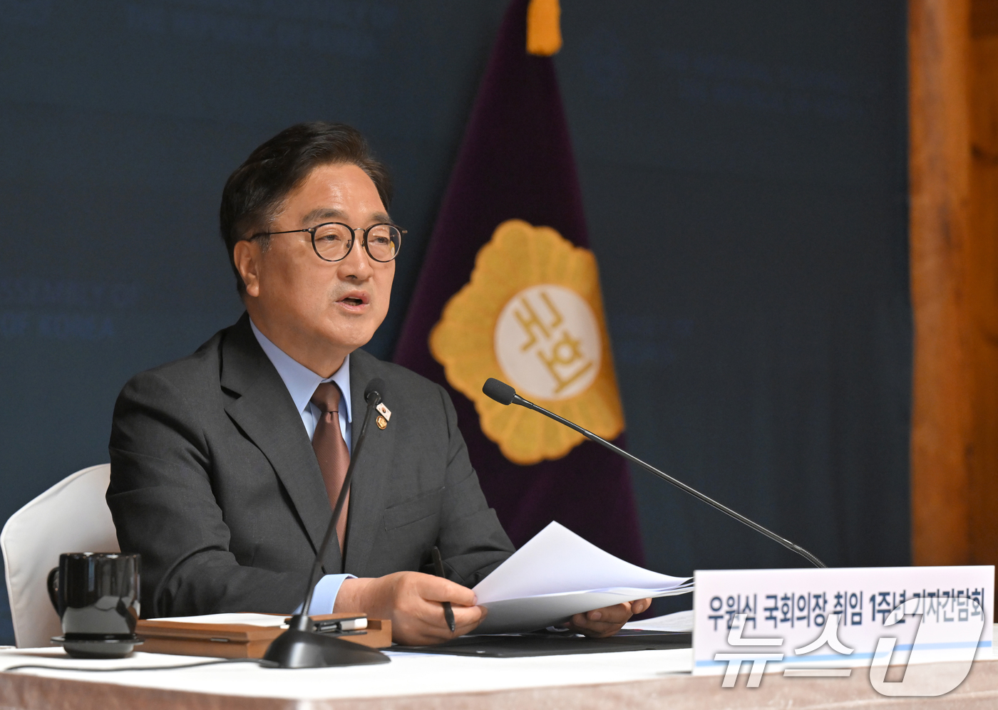 (서울=뉴스1) 국회사진기자단 = 우원식 국회의장이 11일 서울 여의도 국회 사랑재에서 열린 취임 1주년 기자간담회에서 발언하고 있다. 2025.6.11/뉴스1