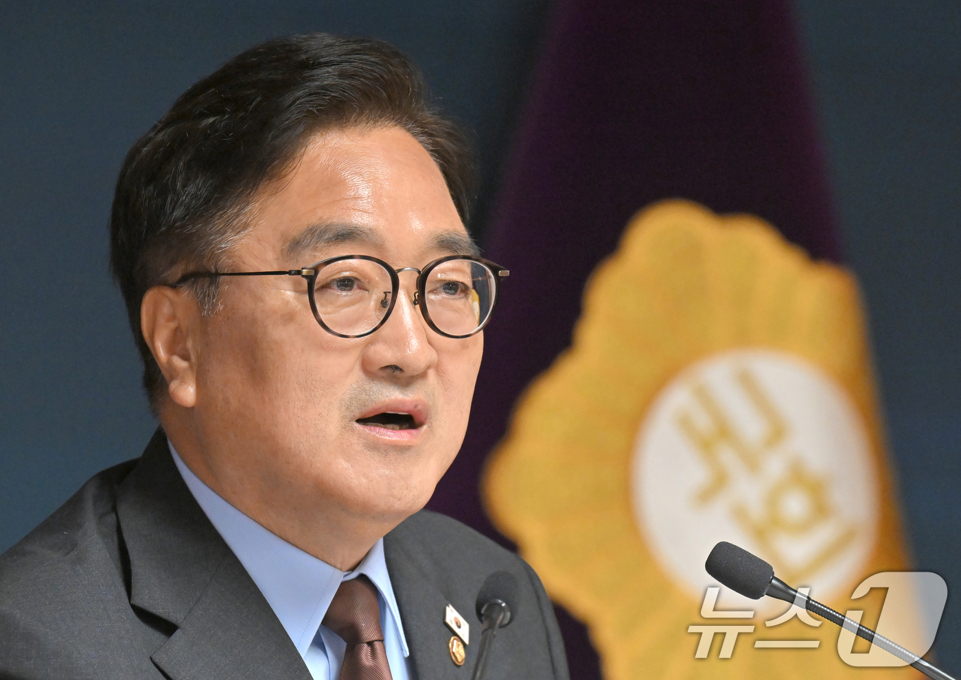 (서울=뉴스1) 국회사진기자단 = 우원식 국회의장이 11일 서울 여의도 국회 사랑재에서 열린 취임 1주년 기자간담회에서 발언하고 있다. 2025.6.11/뉴스1