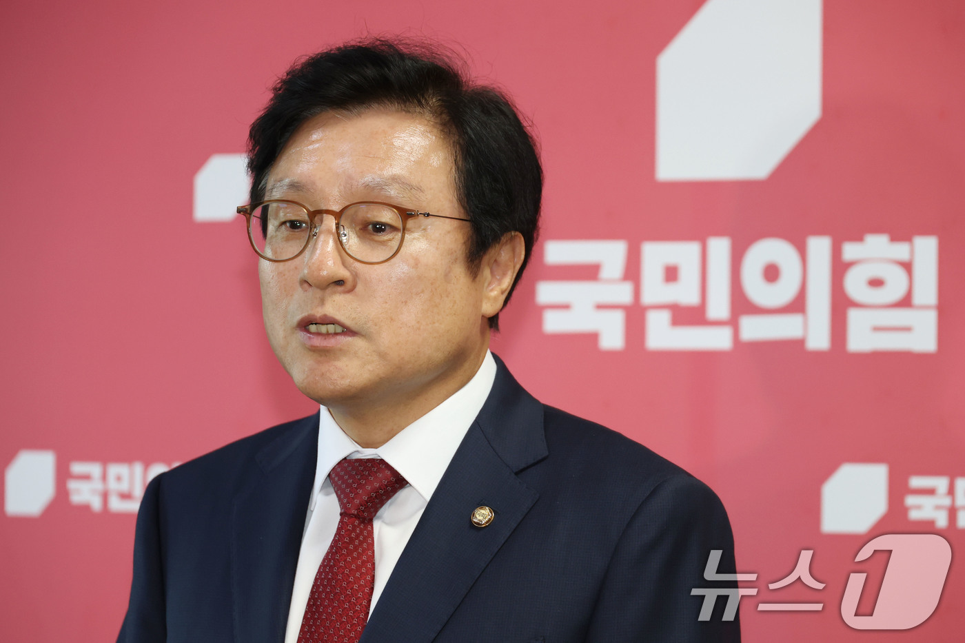 (서울=뉴스1) 이광호 기자 = 박형수 국민의힘 원내수석부대표가 11일 오후 서울 여의도 국회에서 의원총회 취소와 관련해 브리핑을 하고 있다. 2025.6.11/뉴스1