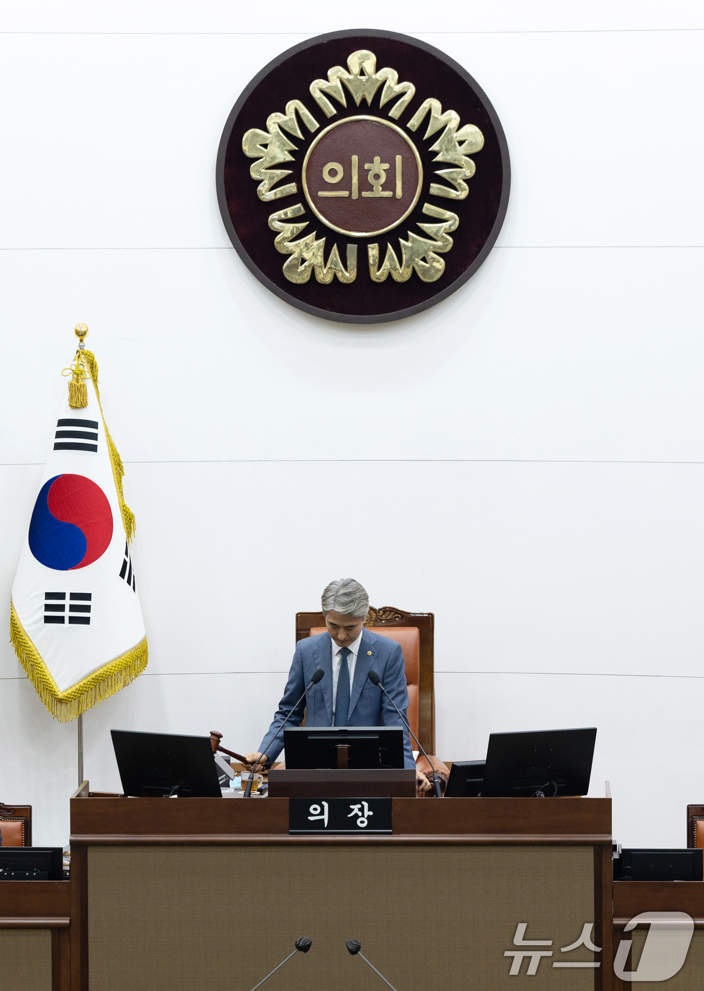 (서울=뉴스1) 이승배 기자 = 김인제 서울시의회 부의장이 11일 오후 서울 중구 서울시의회에서 열린 제331회 정례회 제2차 본회의를 주재하고 있다. 2025.6.11/뉴스1