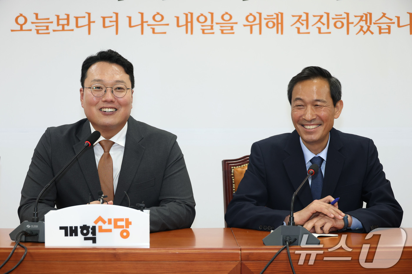 (서울=뉴스1) 이광호 기자 = 천하람 개혁신당 대표 권한대행 겸 원내대표가 11일 오후 서울 여의도 국회를 찾은 우상호 대통령실 정무수석을 접견, 발언하고 있다. 2025.6.1 …