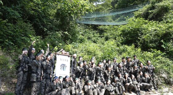 오전 훈련 마치고 '파이팅'