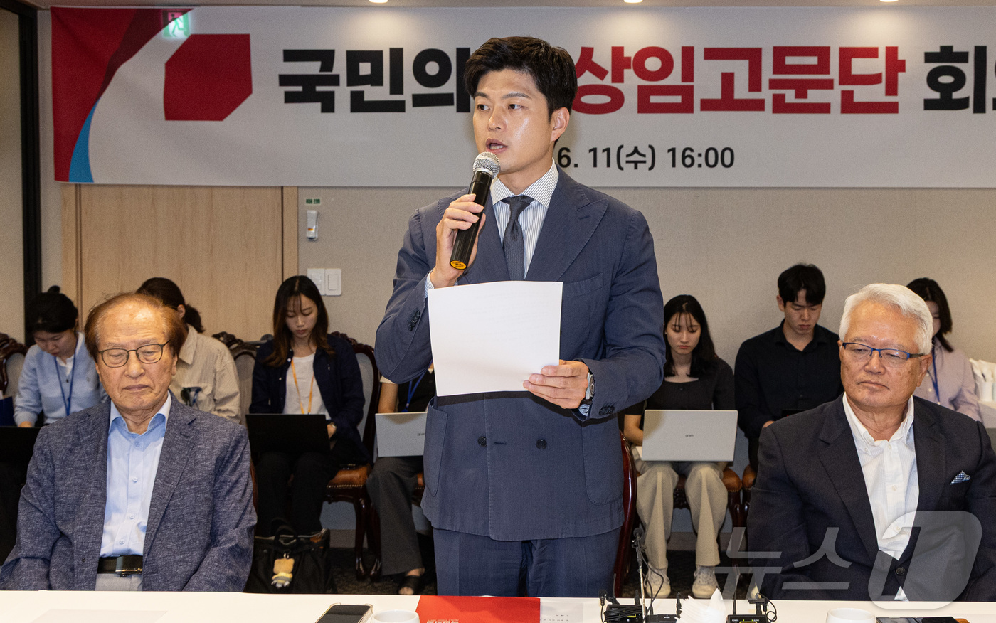 (서울=뉴스1) 이재명 기자 = 김용태 국민의힘 비상대책위원장이 11일 오후 서울 여의도의 한 식당에서 열린 상임고문단 회의에서 발언을 하고 있다. 2025.6.11/뉴스1