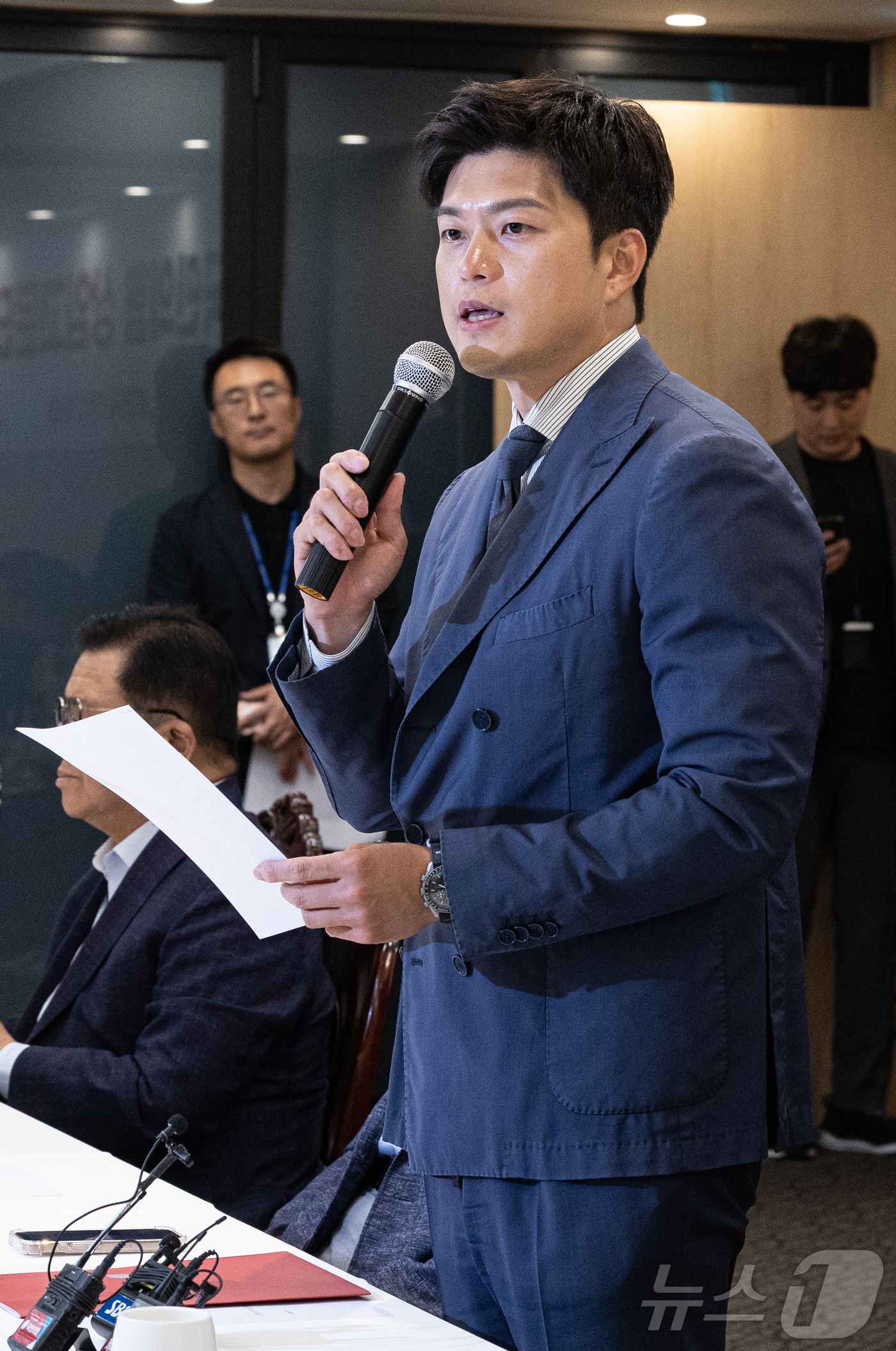 (서울=뉴스1) 이재명 기자 = 김용태 국민의힘 비상대책위원장이 11일 오후 서울 여의도의 한 식당에서 열린 상임고문단 회의에서 발언을 하고 있다. 2025.6.11/뉴스1