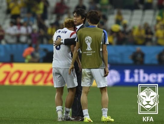 본문 이미지 - 참패로 끝난 2014년 브라질 월드컵은 한국 축구에도, 홍명보 감독에게도 큰 상처로 남았다. 하지만 마냥 의미 없는 시간은 아니었다. &#40;대한축구협회 제공&#41;