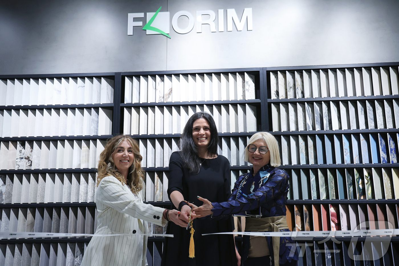 (서울=뉴스1) 박정호 기자 = 11일 오후 서울 강남구 학동로 플로림 서울 플래그십 스토어 오프닝 세리머니에서 아드리아나 마시 (Adriana Masi) 플로림 아시아-태평양 영 …