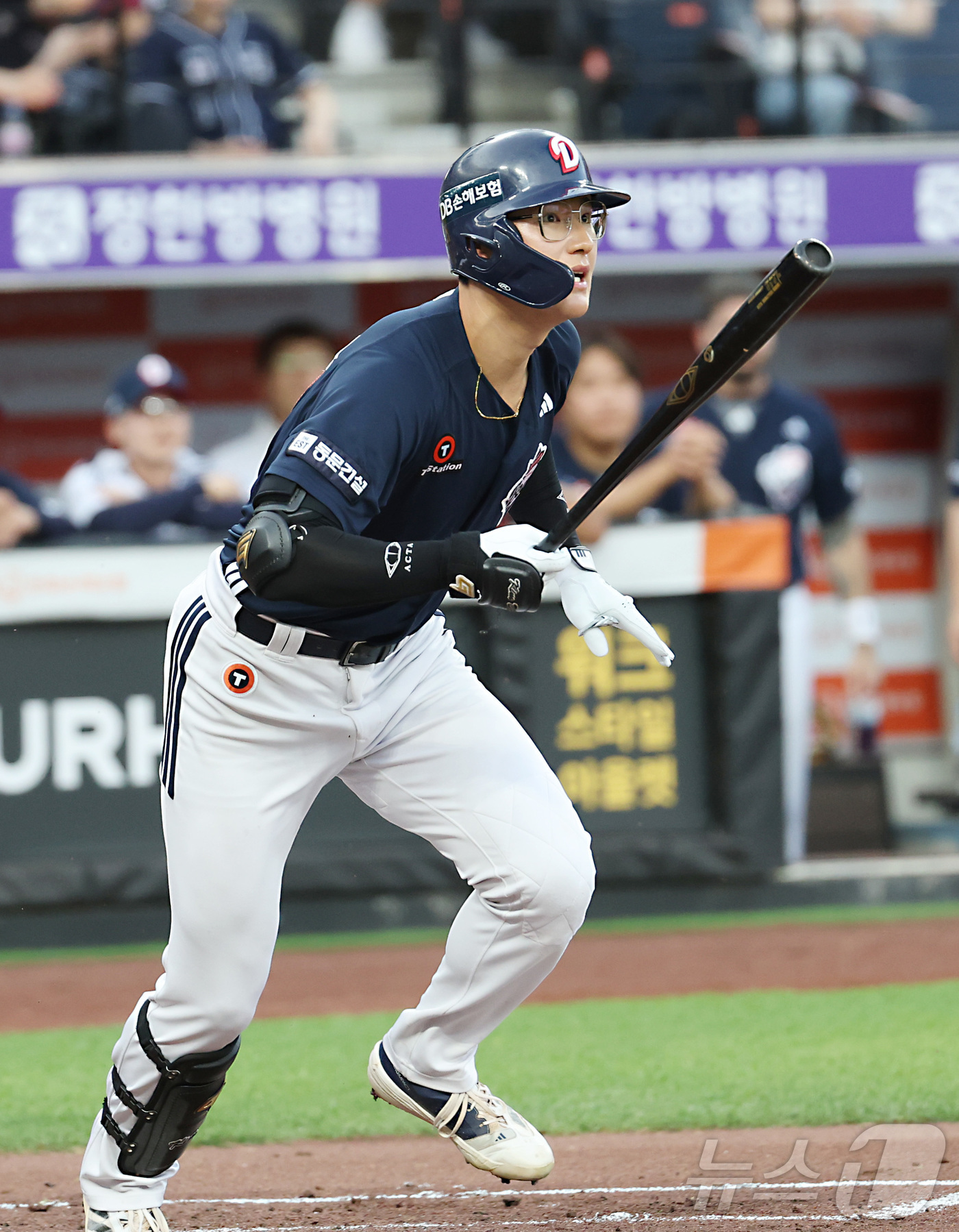 (대전=뉴스1) 김기남 기자 = 11일 대전 한화생명볼파크에서 열린 '2025 신한 SOL 뱅크 KBO리그' 프로야구 한화이글스 대 두산베어스 경기에서 두산 김동준이 타격하고 있다 …