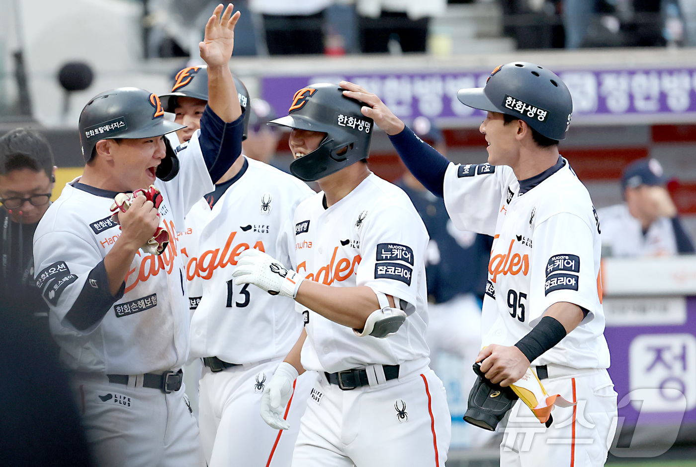 (세종=뉴스1) 김기남 기자 = 11일 대전 한화생명볼파크에서 열린 '2025 신한 SOL 뱅크 KBO리그' 프로야구 한화이글스 대 두산베어스 경기에서 2회말 1사 만루에서 한화 …