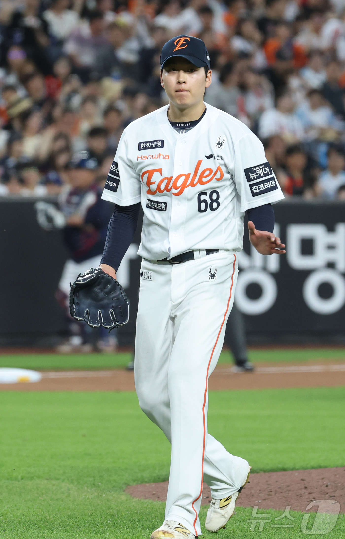 (대전=뉴스1) 김기남 기자 = 11일 대전 한화생명볼파크에서 열린 '2025 신한 SOL 뱅크 KBO리그' 프로야구 한화이글스 대 두산베어스 경기에서 한화 조동욱이 5회 1실점 …