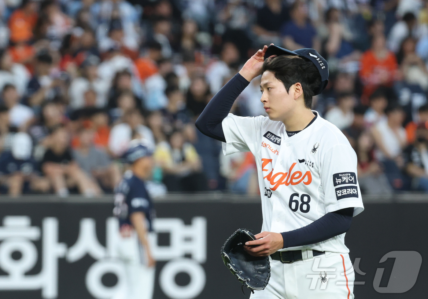 (대전=뉴스1) 김기남 기자 = 11일 대전 한화생명볼파크에서 열린 '2025 신한 SOL 뱅크 KBO리그' 프로야구 한화이글스 대 두산베어스 경기에서 한화 조동욱이 4회 1실점 …