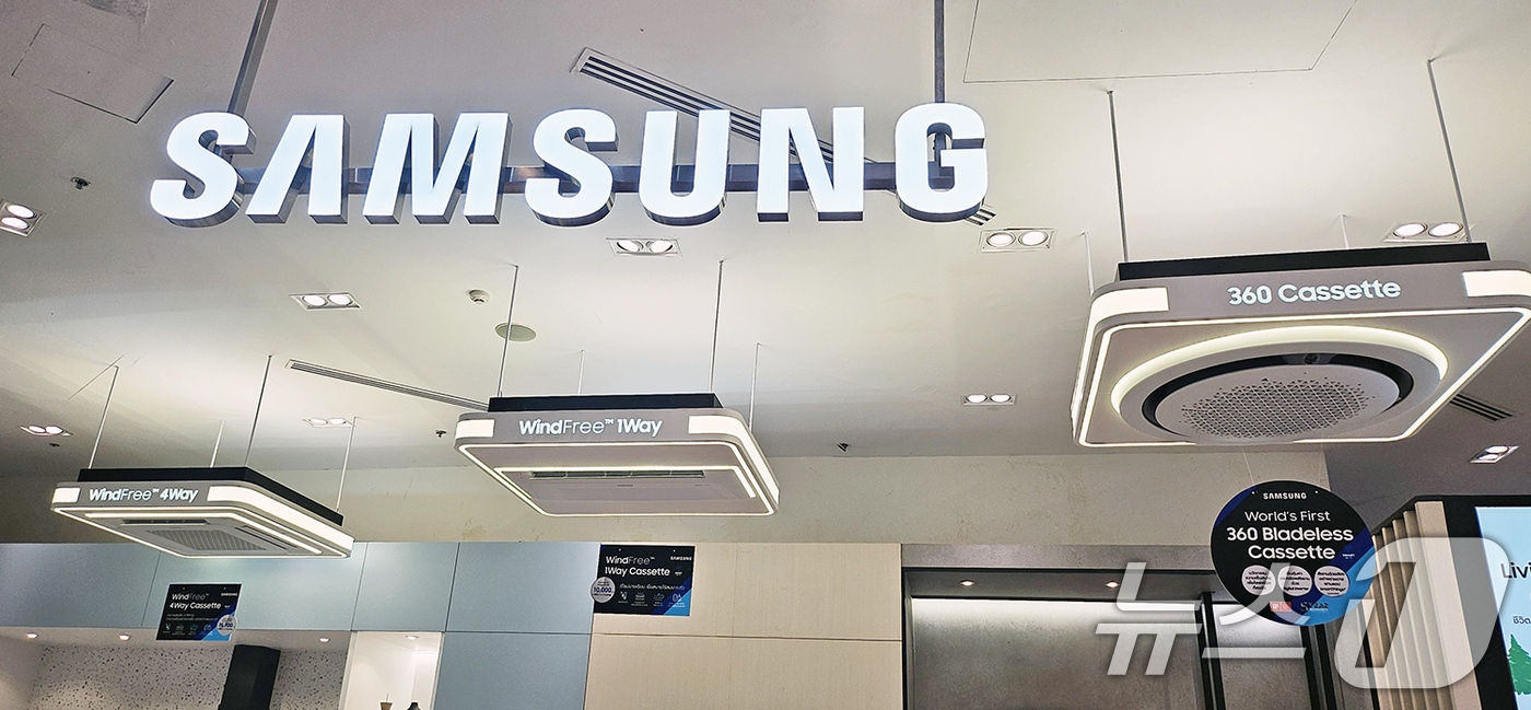 (서울=뉴스1) = 삼성전자가 스마트한 연결 경험을 제공하는 가정용 시스템에어컨을 앞세워 빠르게 성장하고 있는 동남아 공조 시장을 적극 공략한다고 12일 밝혔다.사진은 태국 방콕에 …