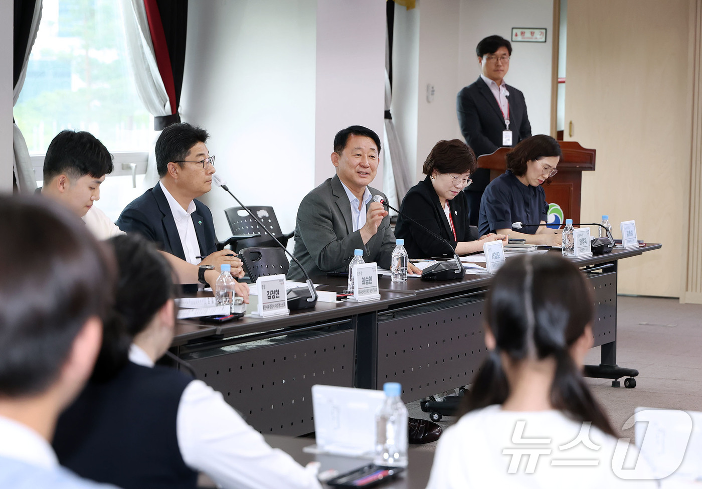 (대전=뉴스1) 이동원 기자 = 서철모 대전 서구청장이 지난 10일 구청 장태산실에서 아동 참여기구 아동 및 아동권리옹호관 연합회의를 개최했다.이번 회의에는 아동의 참여권 실현을 …