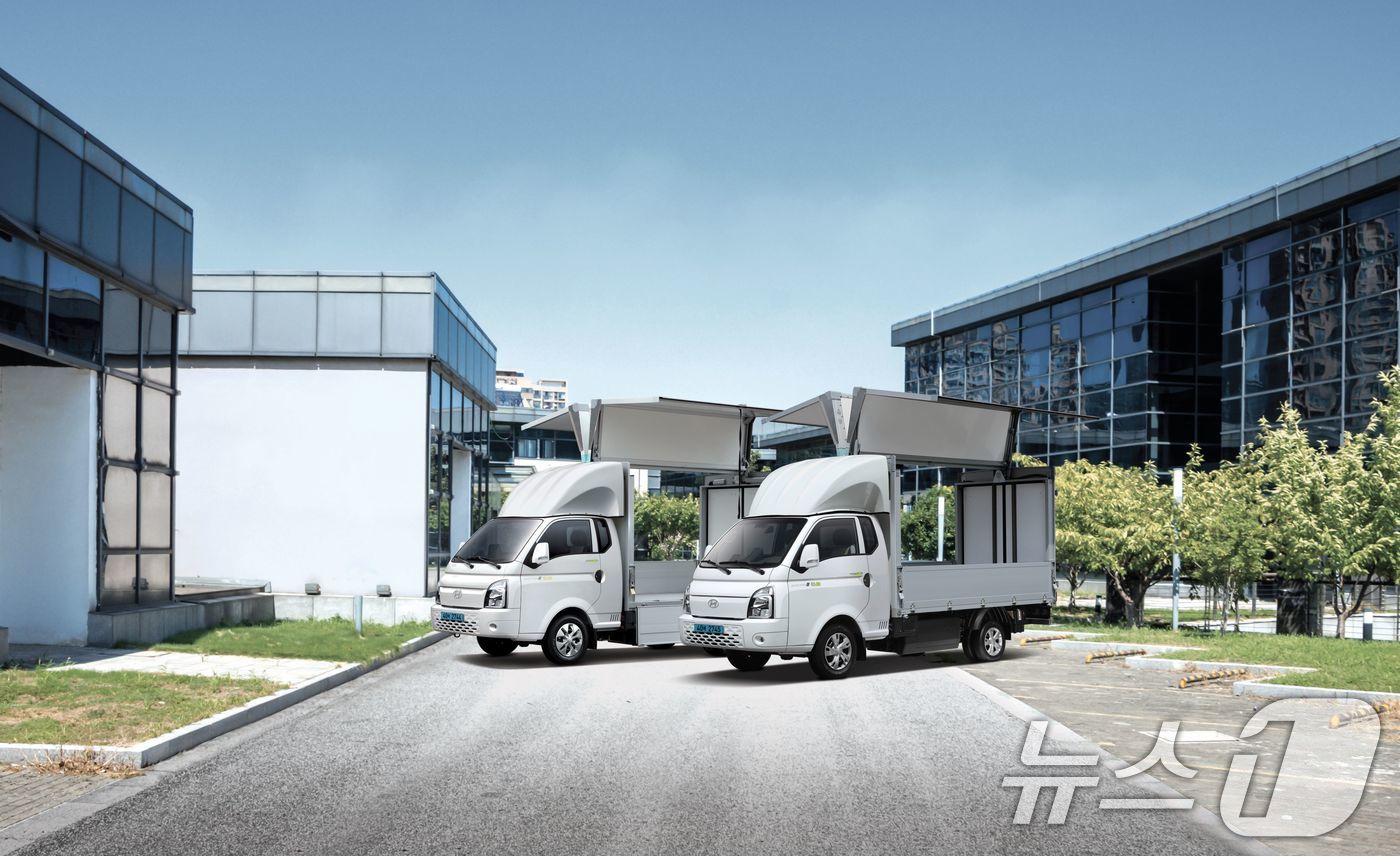 (서울=뉴스1) = 현대자동차가 실용성과 편의성을 더욱 강화한 ‘2025 포터 II 일렉트릭 특장차’를 12일 출시했다.사진은 2025 포터 II 일렉트릭 윙바디 라인업. (현대차 …