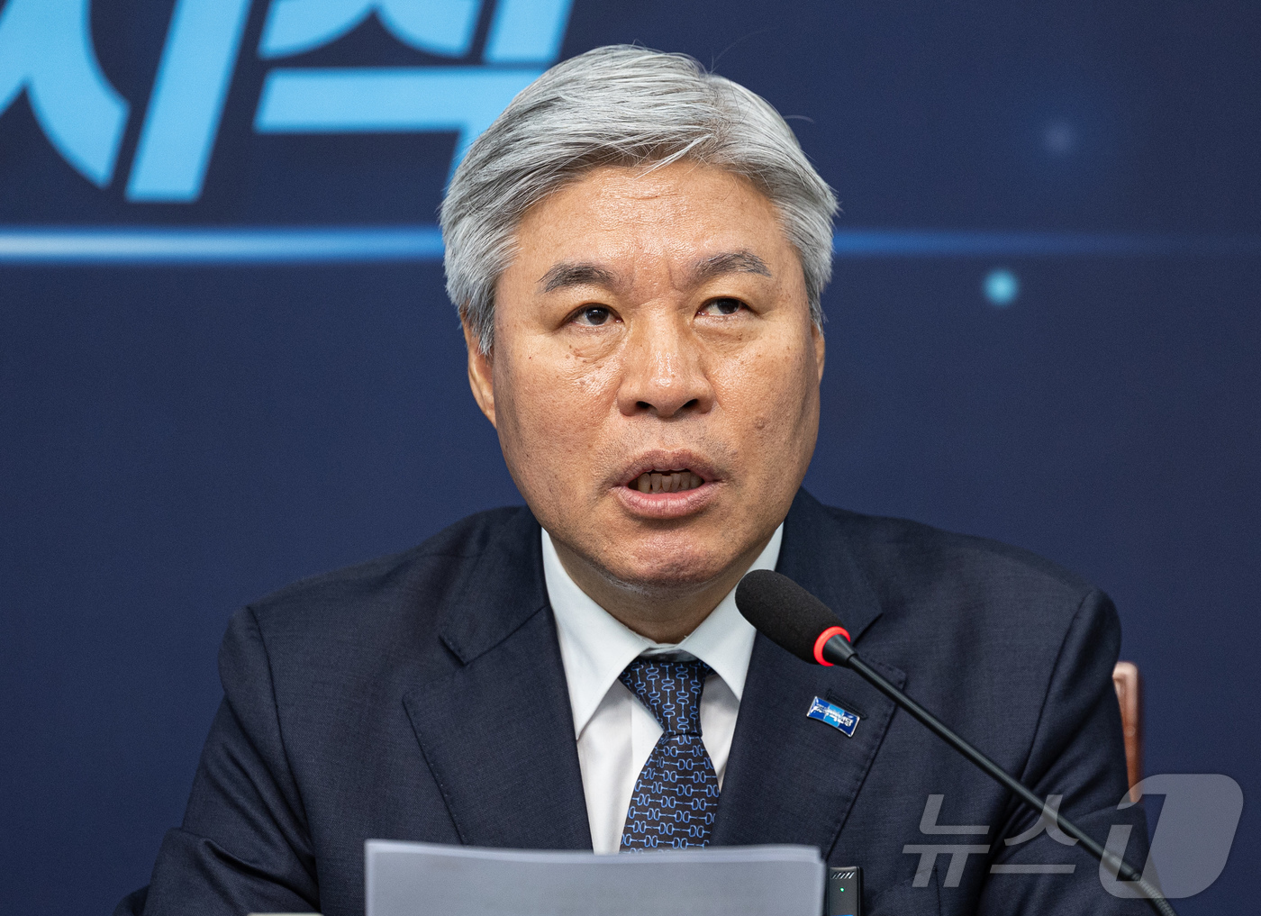 (서울=뉴스1) 이재명 기자 = 서왕진 조국혁신당 원내대표가 12일 오전 서울 여의도 국회에서 열린 최고위원회의에서 발언을 하고 있다. 2025.6.12/뉴스1