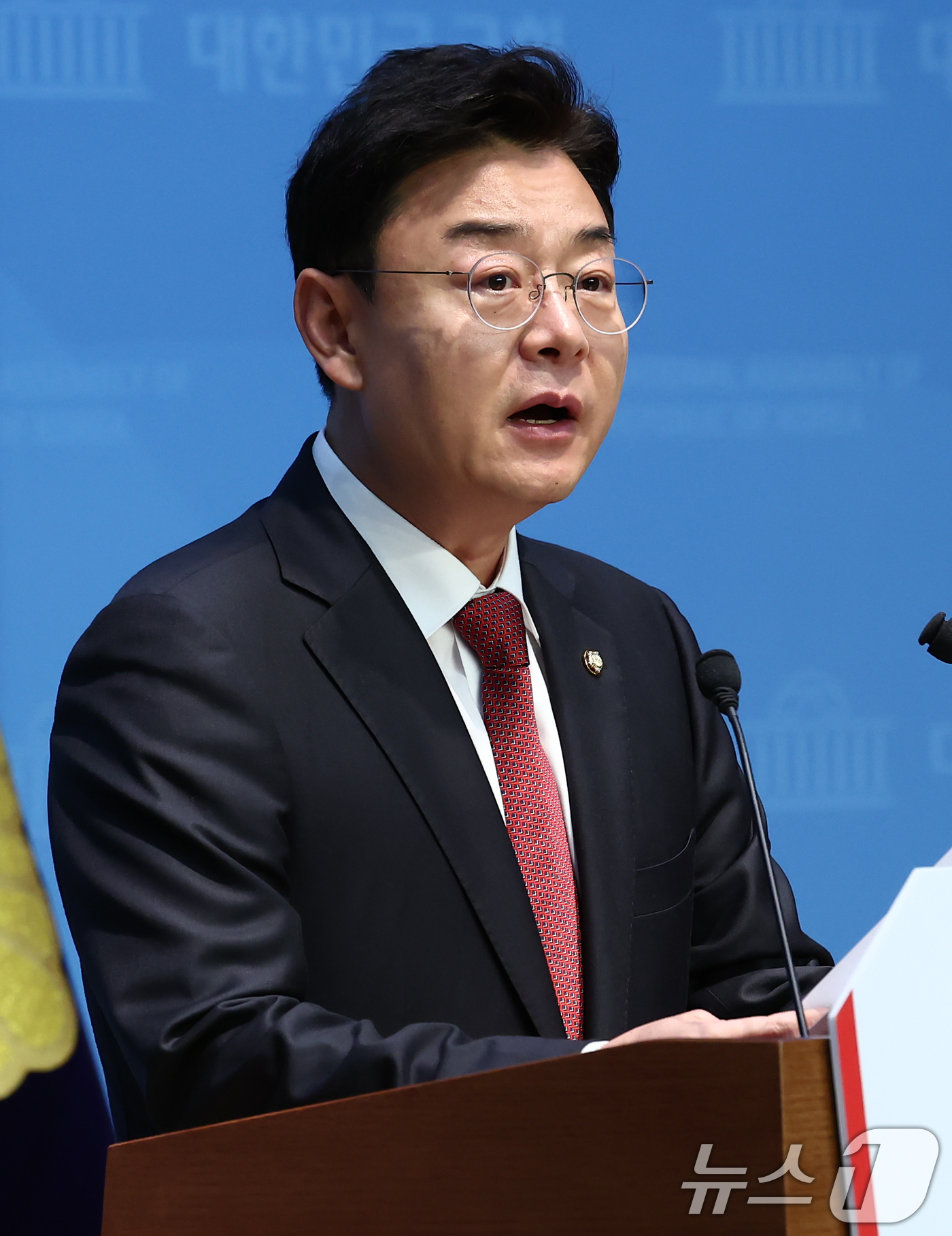 (서울=뉴스1) 김민지 기자 = 김성원 국민의힘 의원이 12일 오전 서울 여의도 국회 소통관에서 원내대표 출마 기자회견을 하고 있다. 2025.6.12/뉴스1