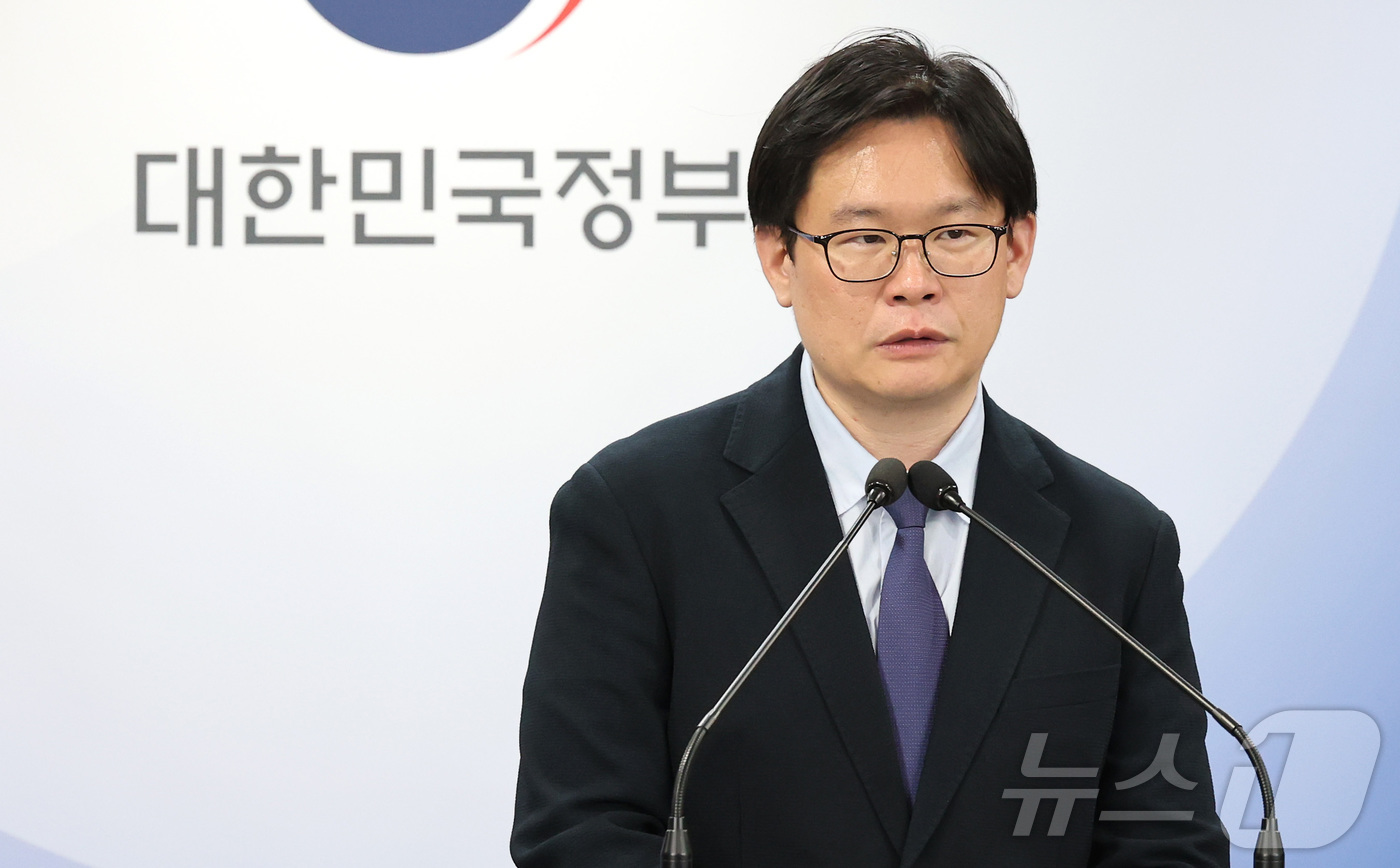 (서울=뉴스1) 임세영 기자 = 전승재 개인정보보호위원회 조사3팀장이 12일 오전 서울 종로구 정부서울청사에서 열린 제13차 전체회의 결과 브리핑에서 클라우드 분야 사전 실태점검 …