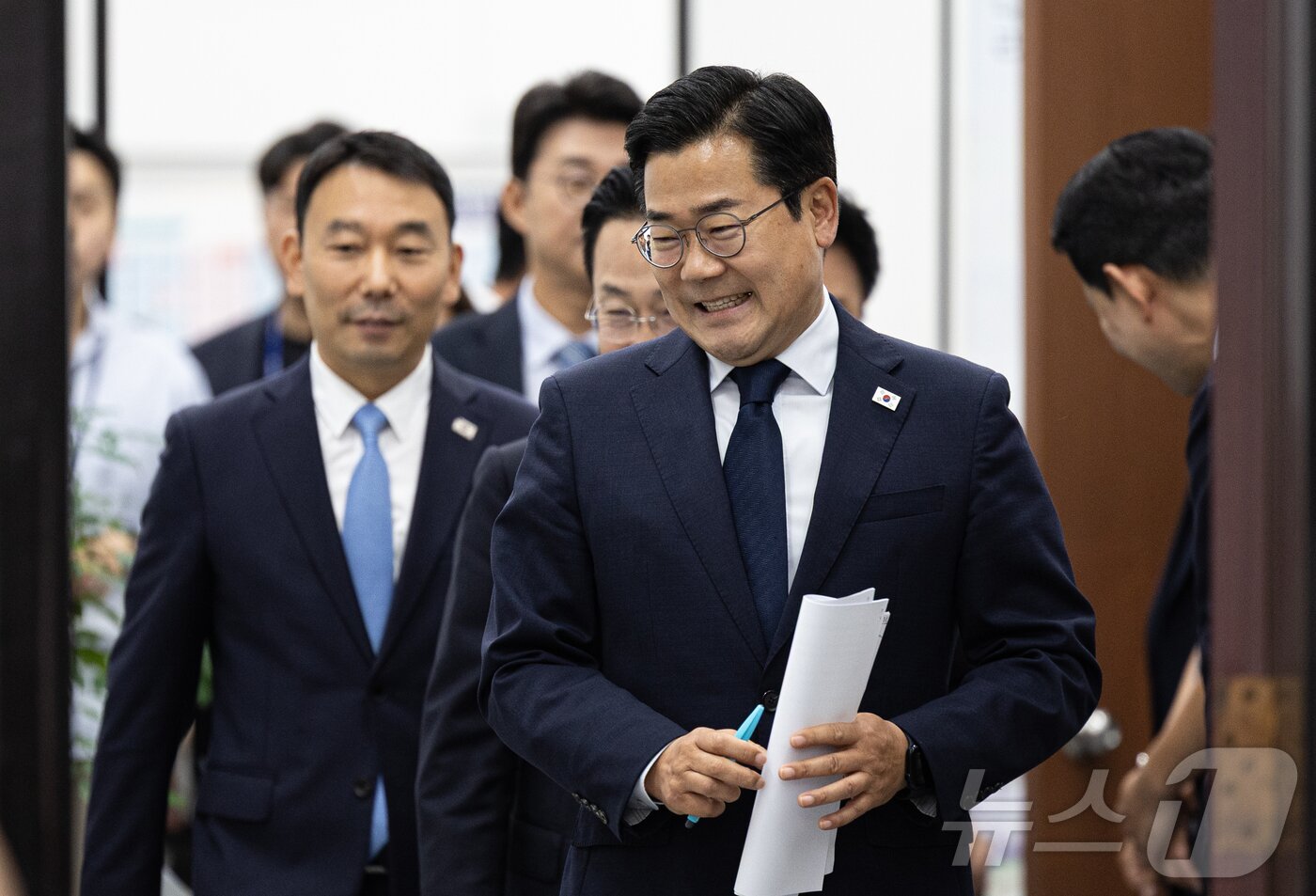 본문 이미지 - 박찬대 더불어민주당 대표 직무대행 겸 원내대표가 12일 오전 서울 여의도 국회에서 열린 고별 기자간담회에 참석하고 있다. 2025.6.12/뉴스1 ⓒ News1 이재명 기자