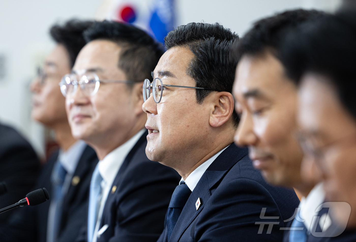 (서울=뉴스1) 이재명 기자 = 박찬대 더불어민주당 대표 직무대행 겸 원내대표가 12일 오전 서울 여의도 국회에서 고별 기자간담회를 하고 있다. 2025.6.12/뉴스1
