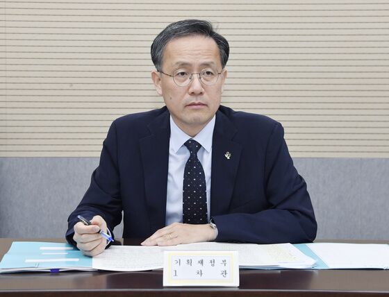 이형일 직무대행 "빠른 시일 내 물가 대책 발표…서민층에 큰 부담"