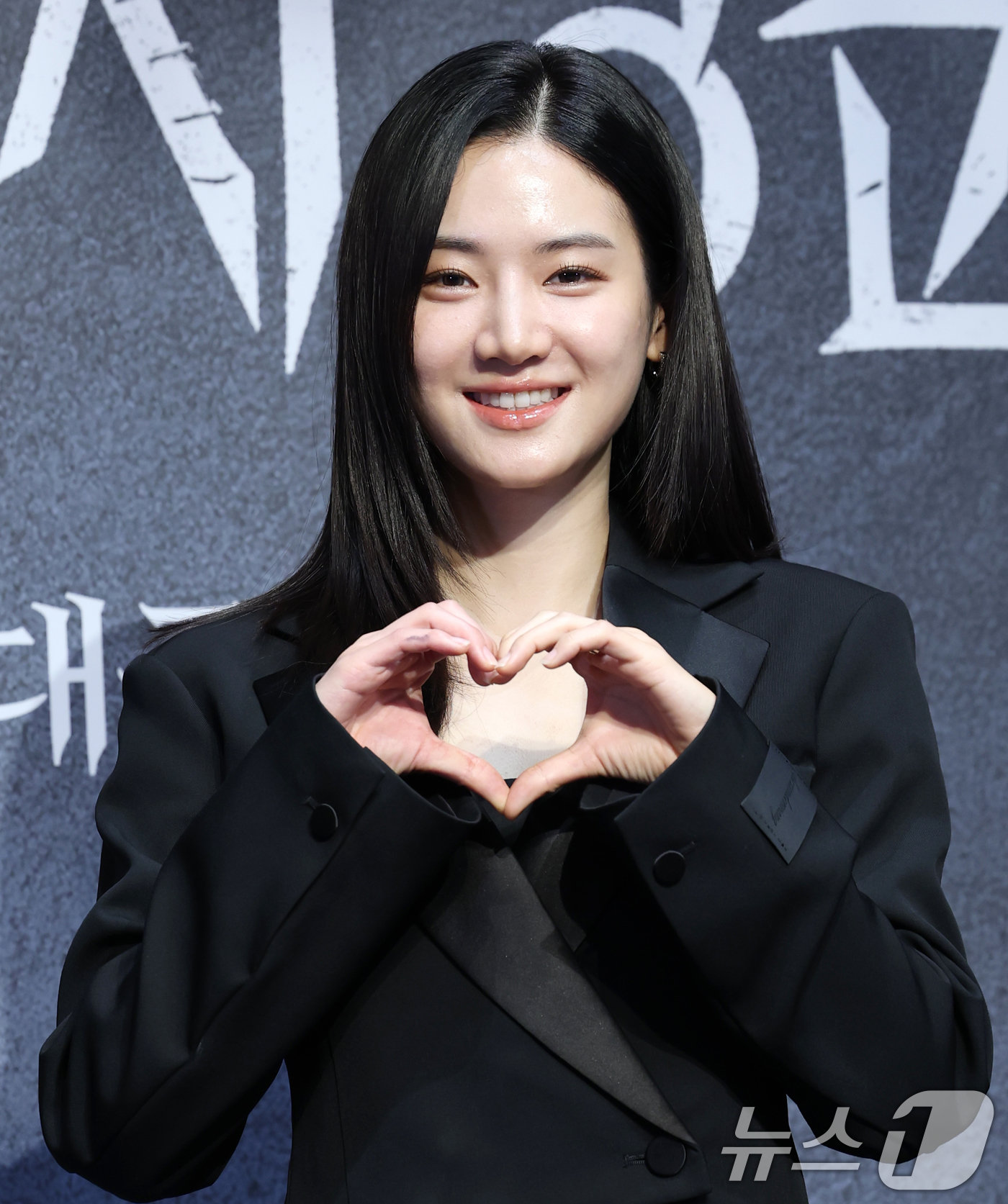 (서울=뉴스1) 권현진 기자 = 배우 박주현이 12일 서울 구로구 라마다서울신도림호텔에서 열린 STUDIO X+U 새 미드폼 드라마 '메스를 든 사냥꾼' 제작발표회에서 포즈를 취 …