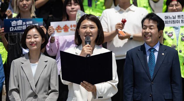 국회 첫 등원 소감 말하는 손솔 의원