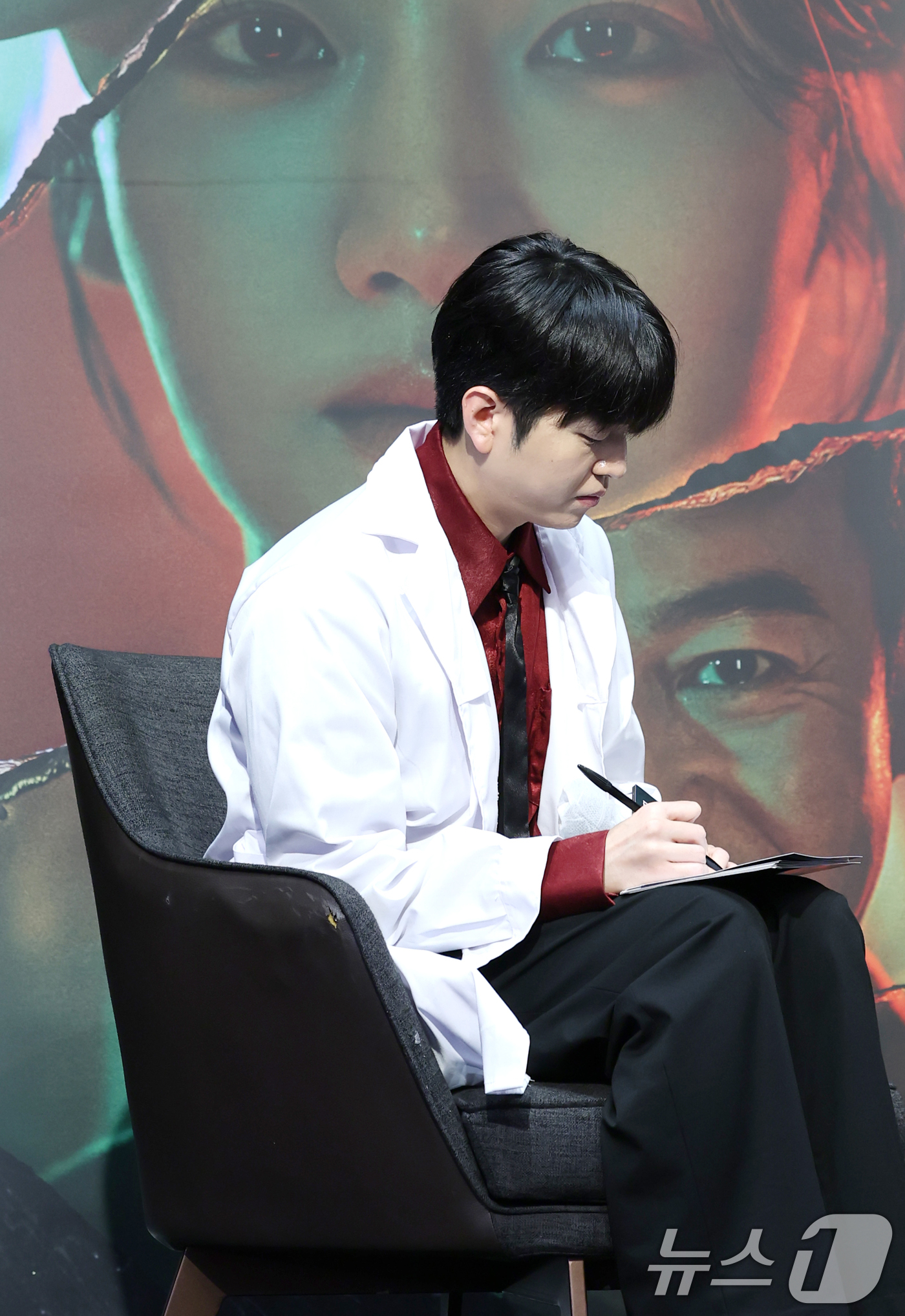 (서울=뉴스1) 권현진 기자 = 방송인 유재필이 12일 서울 구로구 라마다서울신도림호텔에서 열린  STUDIO X+U 새 미드폼 드라마 '메스를 든 사냥꾼' 제작발표회에서 취재진 …