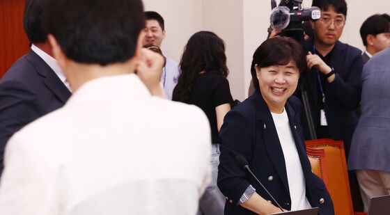 야당 의원들 응원 받는 서영교 의원