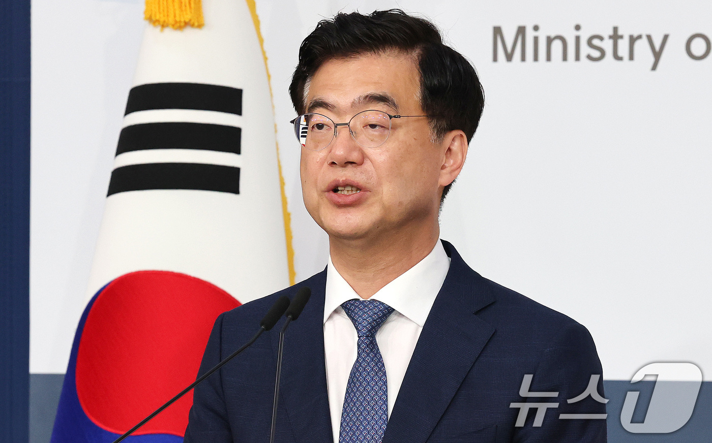 (서울=뉴스1) 임세영 기자 = 이재웅 외교부 대변인이 12일 서울 종로구 외교부 청사에서 정례브리핑을 하고 있다. 2025.6.12/뉴스1