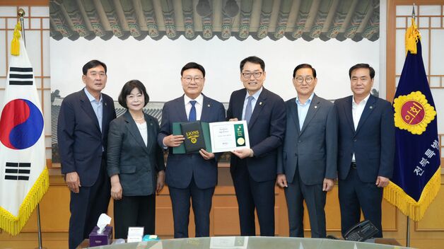 국제라이온스협회, 문승우 전북도의장에 감사장 수여