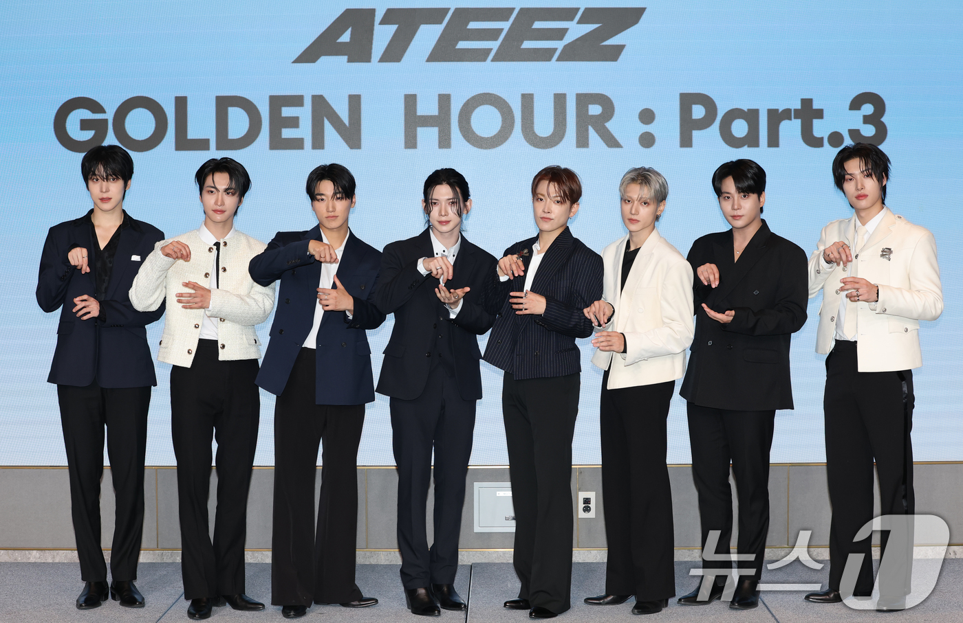 (서울=뉴스1) 권현진 기자 = 그룹 에이티즈(ATEEZ)의 윤호(왼쪽부터)와 성호, 산, 여상, 홍중, 우영, 종호, 민기가 12일 서울 마포구 호텔나루 서울 엠갤러리에서 가진 …