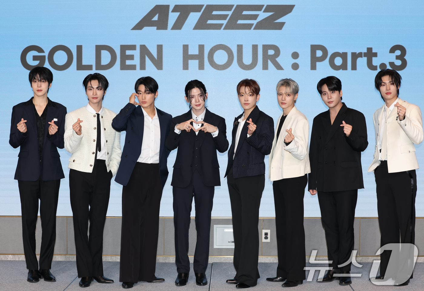 (서울=뉴스1) 권현진 기자 = 그룹 에이티즈(ATEEZ)의 윤호(왼쪽부터)와 성호, 산, 여상, 홍중, 우영, 종호, 민기가 12일 서울 마포구 호텔나루 서울 엠갤러리에서 가진 …