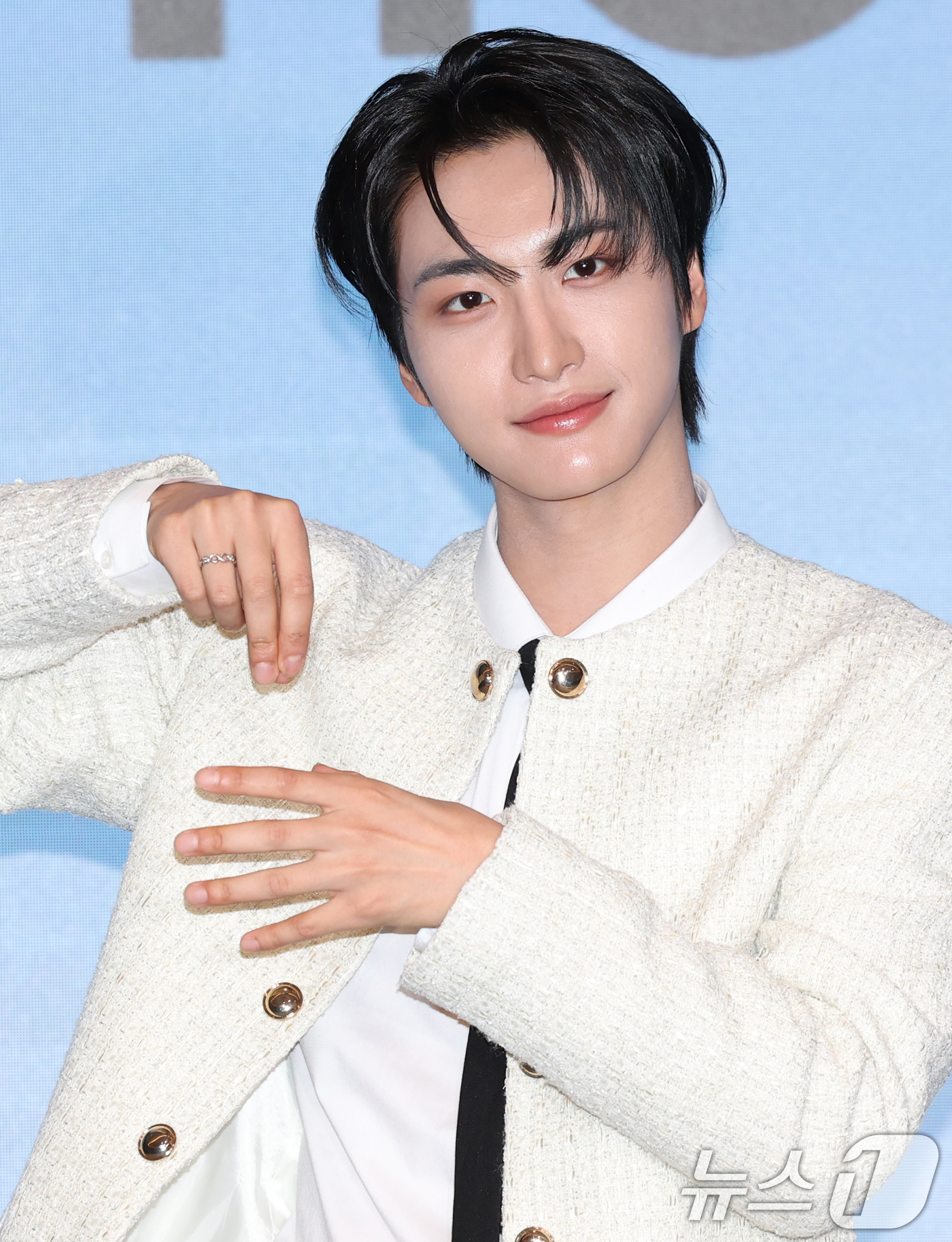 (서울=뉴스1) 권현진 기자 = 그룹 에이티즈(ATEEZ)의 성화가 12일 서울 마포구 호텔나루 서울 엠갤러리에서 가진 미니 12집 '골든 아워 : 파트 3'(GOLDEN HOUR …