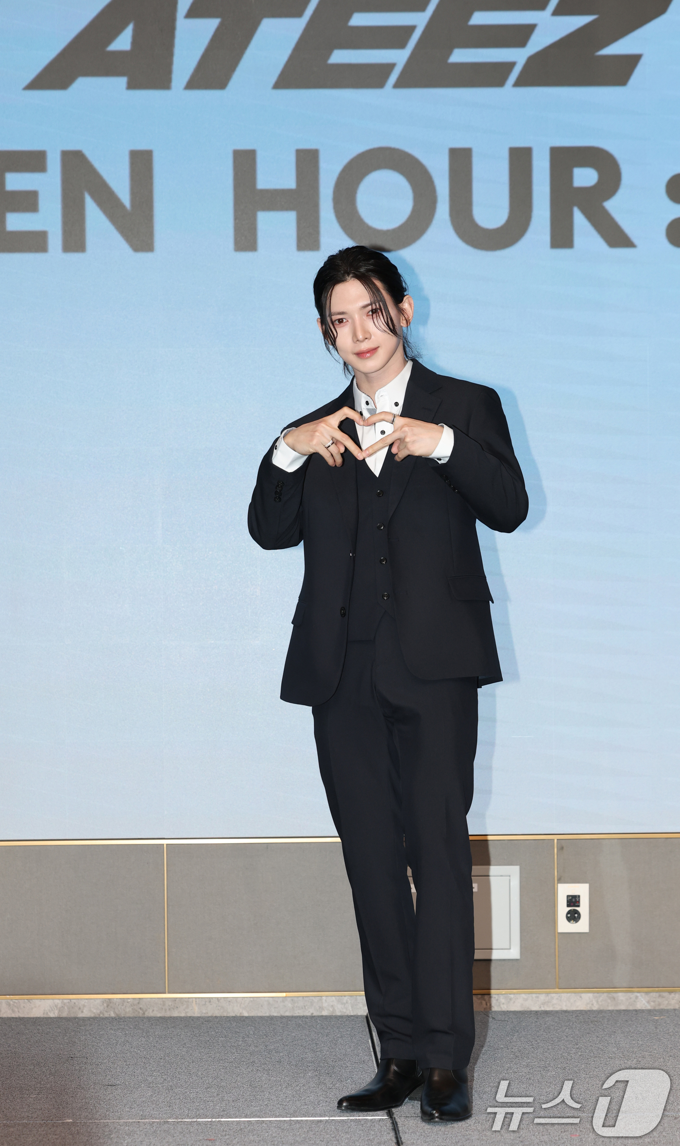 (서울=뉴스1) 권현진 기자 = 그룹 에이티즈(ATEEZ)의 여상이 12일 서울 마포구 호텔나루 서울 엠갤러리에서 가진 미니 12집 '골든 아워 : 파트 3'(GOLDEN HOUR …