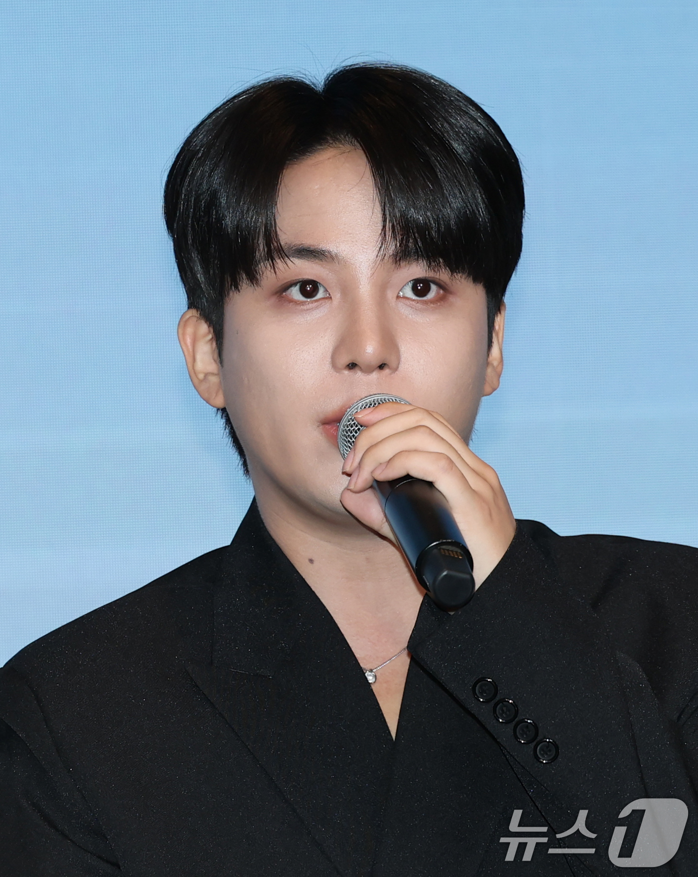 (서울=뉴스1) 권현진 기자 = 그룹 에이티즈(ATEEZ)의 종호가 12일 서울 마포구 호텔나루 서울 엠갤러리에서 가진 미니 12집 '골든 아워 : 파트 3'(GOLDEN HOUR …