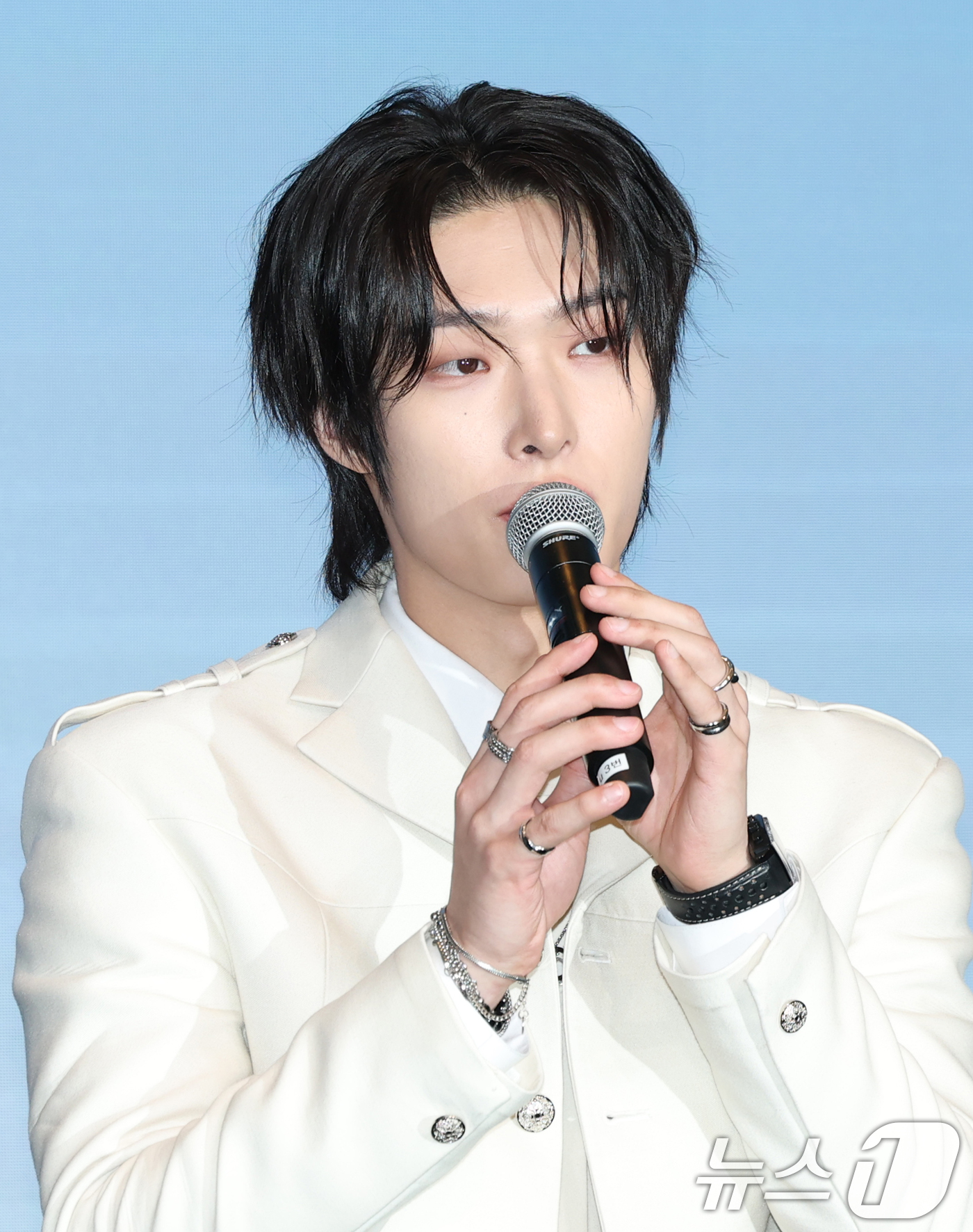 (서울=뉴스1) 권현진 기자 = 그룹 에이티즈(ATEEZ)의 민기가 12일 서울 마포구 호텔나루 서울 엠갤러리에서 가진 미니 12집 '골든 아워 : 파트 3'(GOLDEN HOUR …