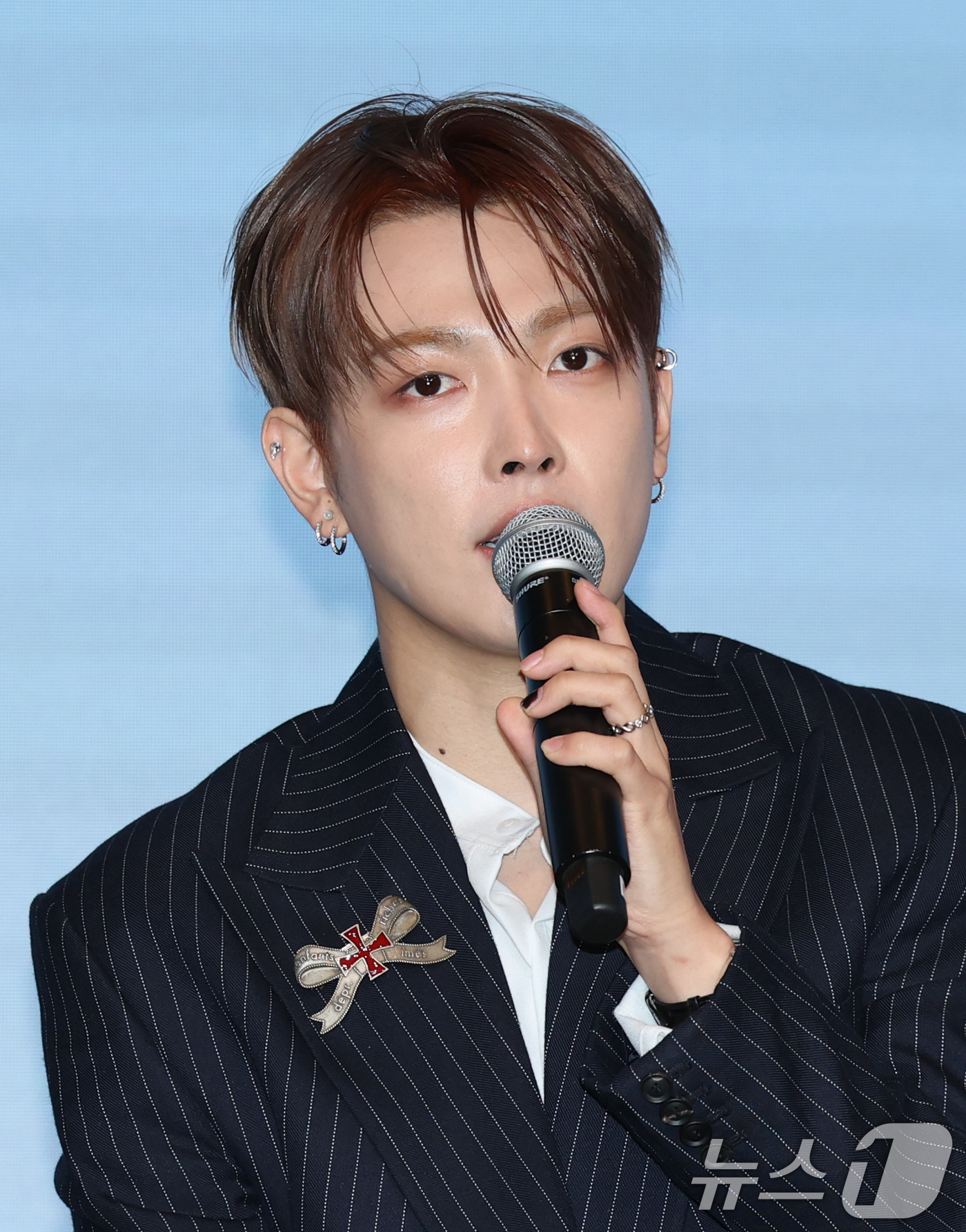 (서울=뉴스1) 권현진 기자 = 그룹 에이티즈(ATEEZ)의 홍중이 12일 서울 마포구 호텔나루 서울 엠갤러리에서 가진 미니 12집 '골든 아워 : 파트 3'(GOLDEN HOUR …